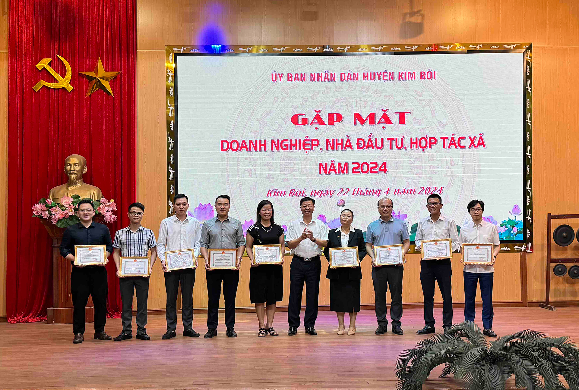 TSAN Group nhận Bằng khen của UBND Huyện Kim Bôi (Hòa Bình) 